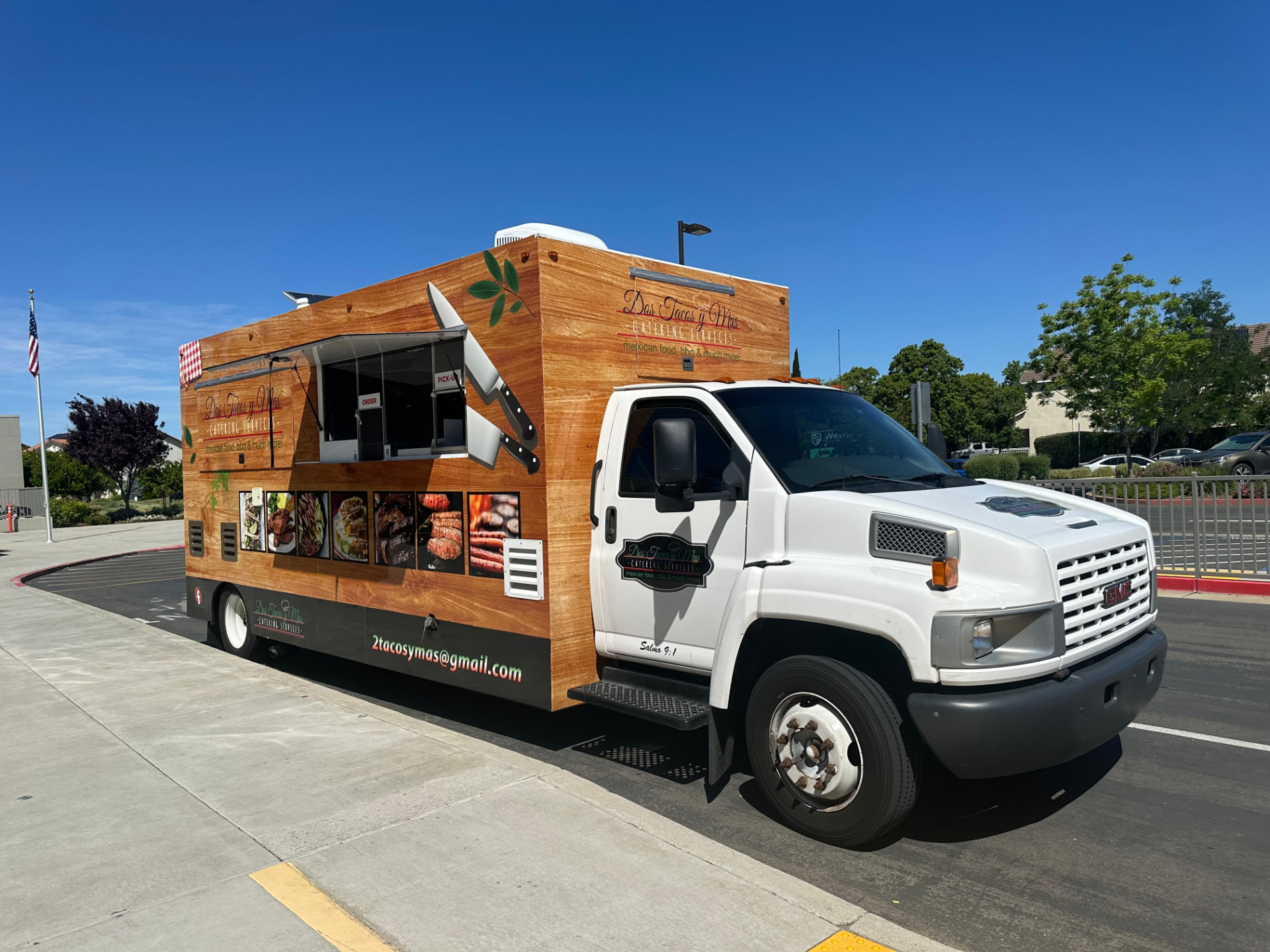 Dos Tacos Y Mas food truck serving Mexican food in Sacramento, CA